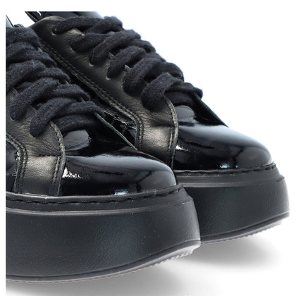 Skórzane sneakersy na grubej podeszwie - TYMOTEO P1020 CZARNE