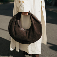 Okrągła torebka ze zamszu - TOSCANIO G89 BRĄZOWA