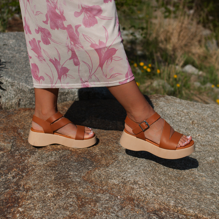 Skórzane sandały na platformie - OH! MY SANDALS 5685 BRĄZOWE