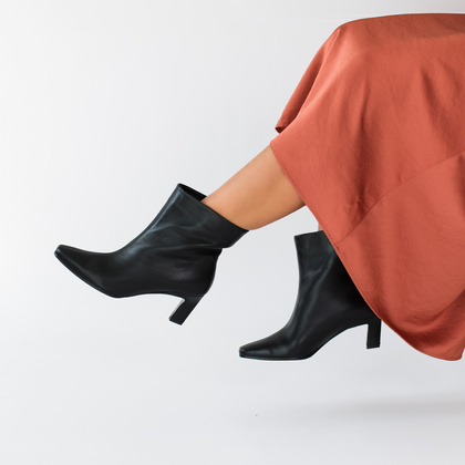 Skórzane botki na obcasie - TYMOTEO G1076 CZARNE LICO