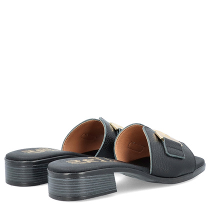 Skórzane klapki z ozdobą - OH! MY SANDALS 5605 CZARNE