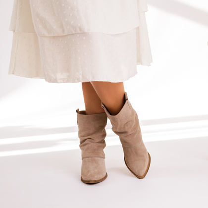 Zamszowe kowbojki z wywijaną cholewką - TYMOTEO G1073 BEŻOWE