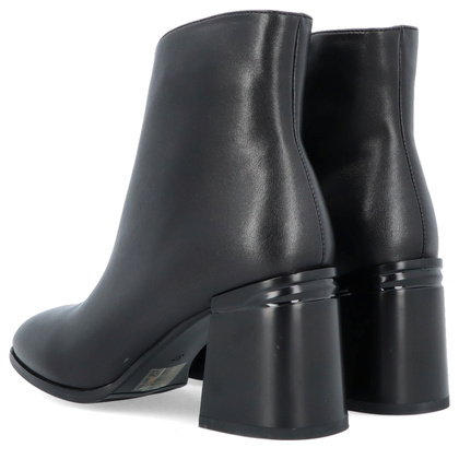 Skórzane botki na słupku - FILIPPO DBT6548/24 CZARNE