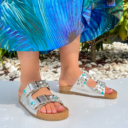 Skórzane klapki z klamerkami - EKP 3450 SREBRNE