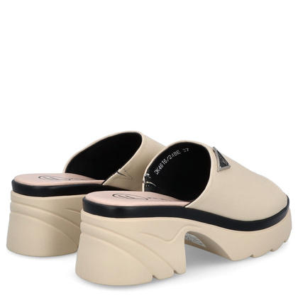 Skórzane klapki na obcasie - FILIPPO DK4616/24 BEŻOWE