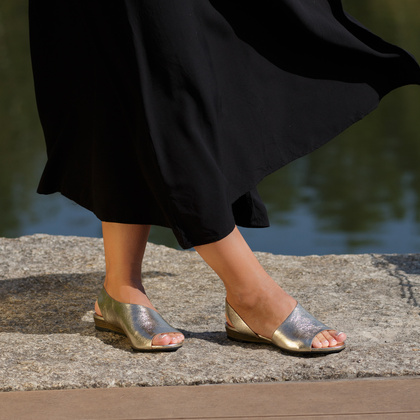 Skórzane sandałki z asymetryczną cholewką - BOCCATO 167.590 ZŁOTE