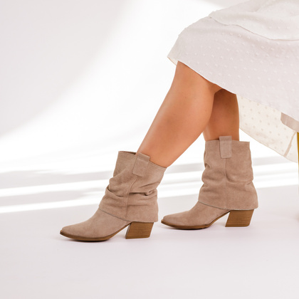 Zamszowe kowbojki z wywijaną cholewką - TYMOTEO G1073 BEŻOWE