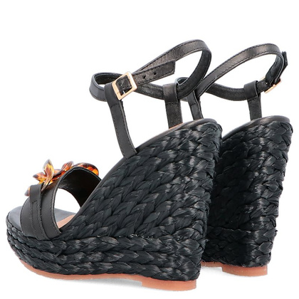 Sandały na koturnie z modnym łańcuchem - TYMOTEO IDRO CZARNE