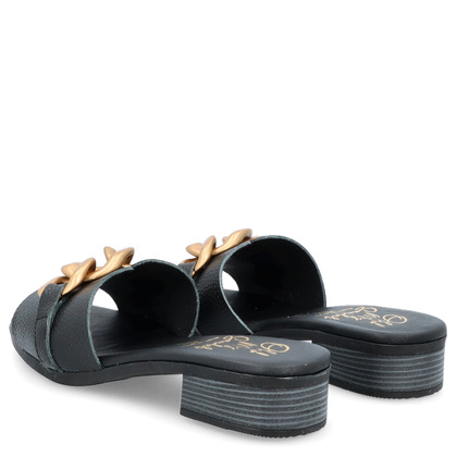 Skórzane klapki z ozdobą - OH! MY SANDALS 5348 CZARNE