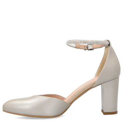 Ślubne czółenka z ozdobnym paseczkiem - KOTYL 1291 PERŁOWE