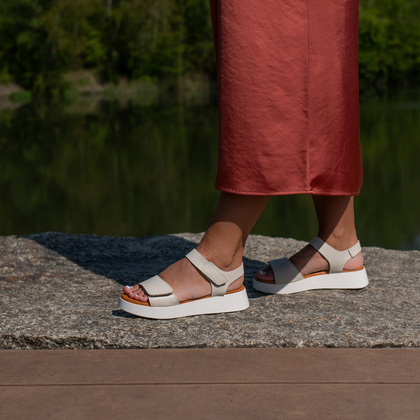 Skórzane sandały zapinane na rzep - OH! MY SANDALS 5650 KREMOWE