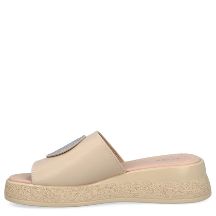 Skórzane klapki na platformie - FILIPPO DK6987/25 BEŻOWE