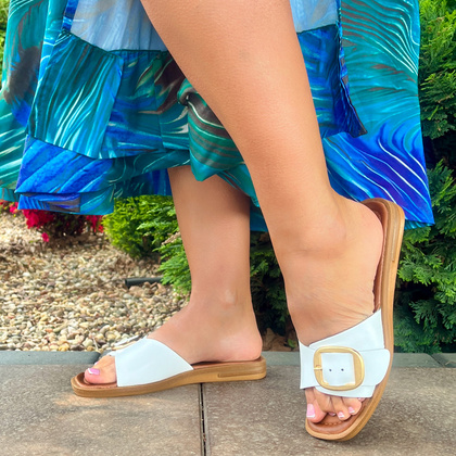 Skórzane klapki z klamerką - POTOCKI 24-64307WH BIAŁE