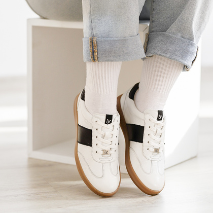 Wygodne trampki ze skóry - CAPRICE 9-23705-44 BIAŁE