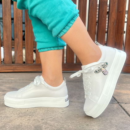 Sportowe buty damskie z owadem - FILIPPO DP6042/24 BIAŁE