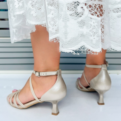 Skórzane sandałki do tańca na niskim obcasie - KOTYL 3823 PERŁOWE