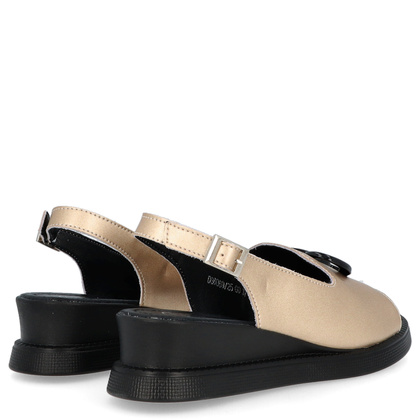 Lekkie sandały na wyższym spodzie - FILIPPO DS6069/25 ZŁOTE