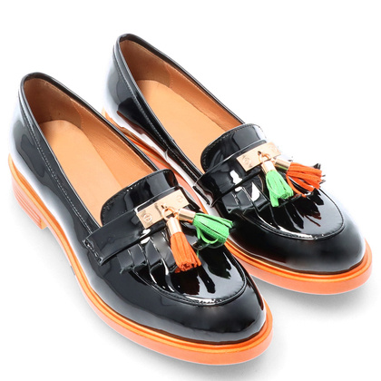 Skórzane mokasyny na kontrastowej podeszwie - TYMOTEO A1002 CZARNE+POMARAŃCZ