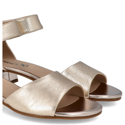 Sandały na niskim obcasie - CAPRICE 9-28212-42 ZŁOTE