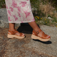 Skórzane sandały na platformie - OH! MY SANDALS 5685 BRĄZOWE