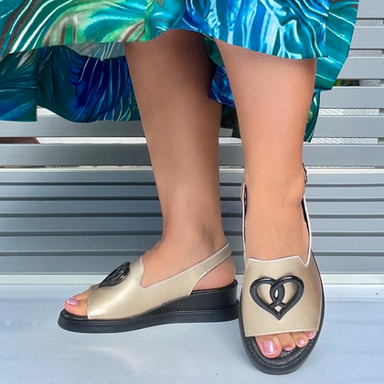 Lekkie sandały na wyższym spodzie - FILIPPO DS6069/25 ZŁOTE