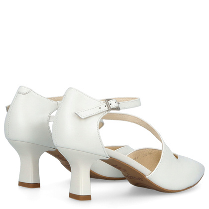 Ślubne buty na niskim obcasie - KOTYL 5441 ECRU PERŁOWE