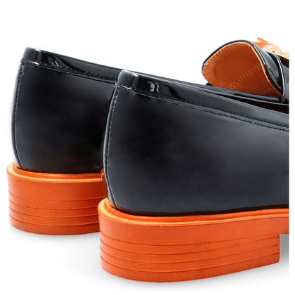 Skórzane mokasyny na kontrastowej podeszwie - TYMOTEO A1002 CZARNE+POMARAŃCZ