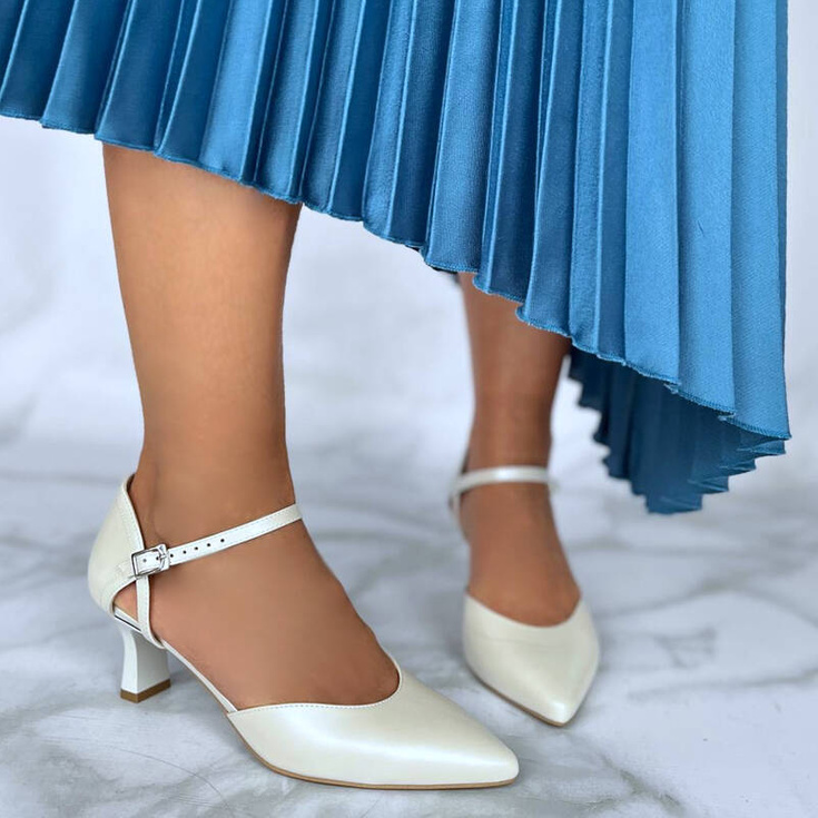 Buty ślubne na niskim obcasie - KOTYL 5439 ECRU PERŁOWE