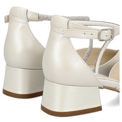 Niskie czółenka z błyszczącymi paseczkami - KOTYL 9943 ECRU PERŁOWE