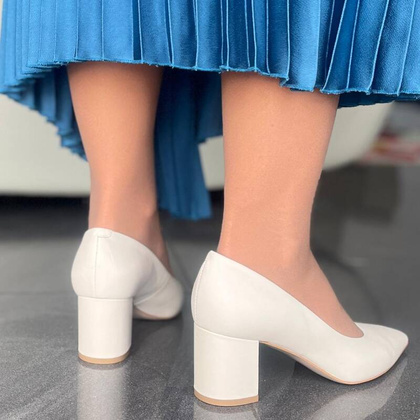 Skórzane czółenka na słupku - BRAVO MODA 0164 KREMOWE