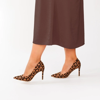 Klasyczne szpilki premium GUESS PIERA3 – najlepsze szpilki damskie na pierwszy raz