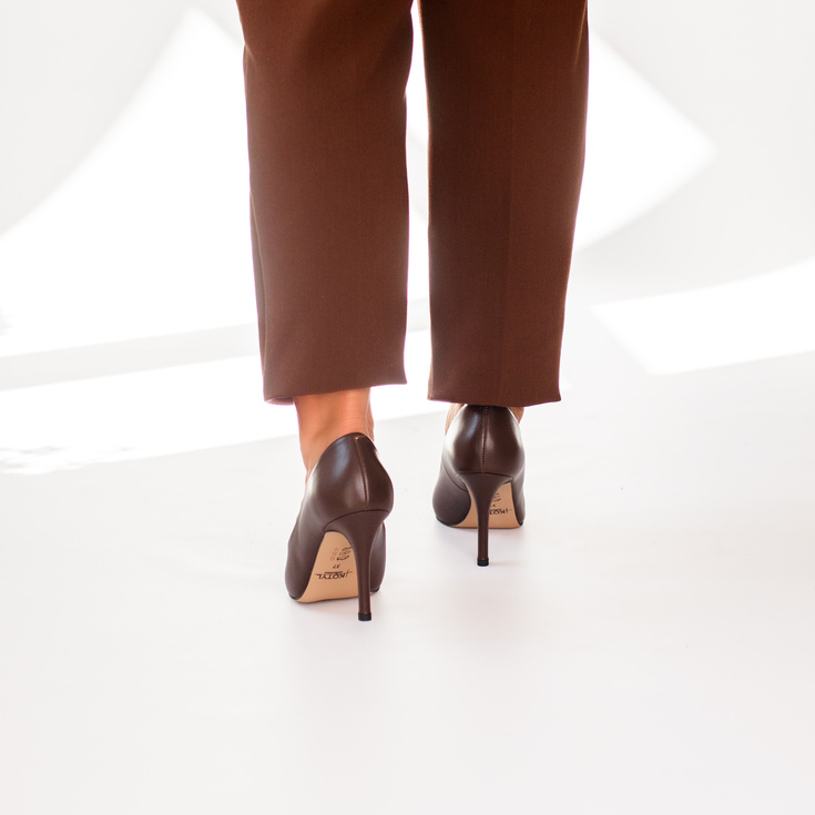 Klasyczne szpilki ze skóry - KOTYL 8523 CZEKOLADOWE