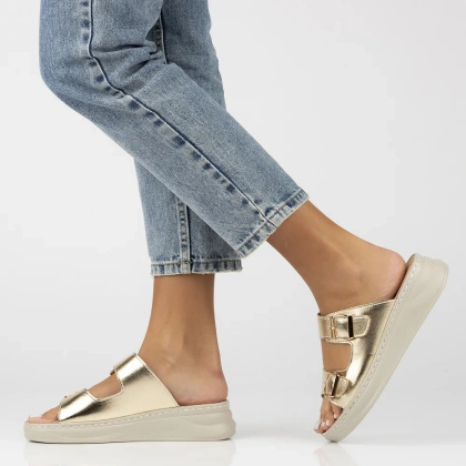 Skórzane klapki na platformie - FILIPPO DK7044/25 ZŁOTY