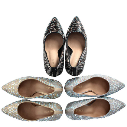 Błyszczące szpilki z kamieniami - MENBUR 23345 SREBRO