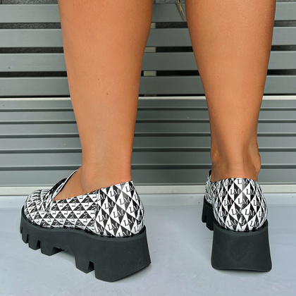 Skórzane mokasyny z ozdobą - LAURA MESSI 2601 CZARNO - BIAŁE