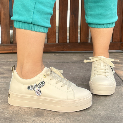 Sportowe buty damskie z owadem - FILIPPO DP6042/24 BEŻOWE