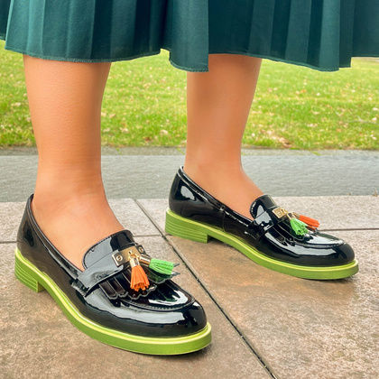 Skórzane mokasyny na kontrastowej podeszwie - TYMOTEO A1002 CZARNE+ZIELONY