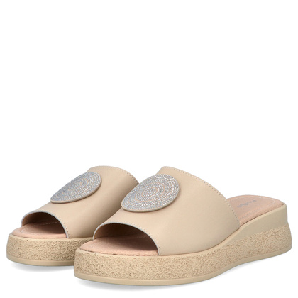 Skórzane klapki na platformie - FILIPPO DK6987/25 BEŻOWE