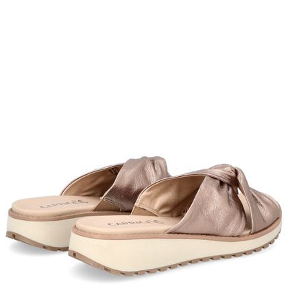 Wygodne klapki ze skóry - CAPRICE 9-27202-42 ZŁOTE