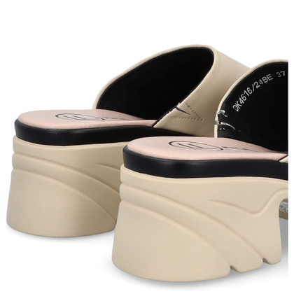 Skórzane klapki na obcasie - FILIPPO DK4616/24 BEŻOWE