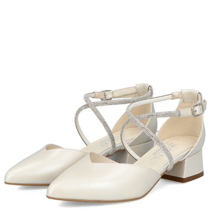 Niskie czółenka z błyszczącymi paseczkami - KOTYL 9943 ECRU PERŁOWE