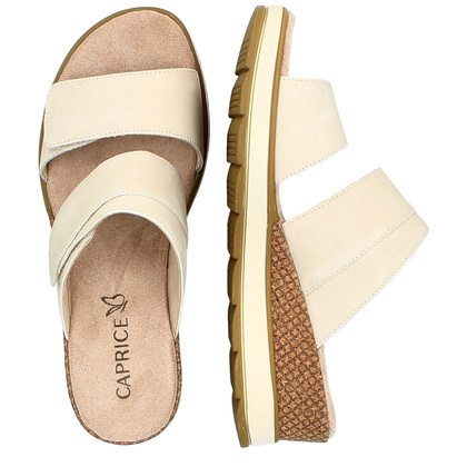 Wygdne klapki na koturnie - CAPRICE 9-27250-42 BEŻOWE