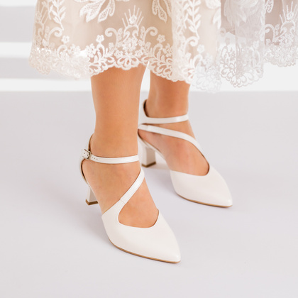 Ślubne buty na niskim obcasie - KOTYL 5441 ECRU PERŁOWE