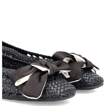 Hiszpańskie baleriny z kokardką - WONDERS CH-1001 CZARNE