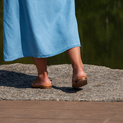 Wygodne klapki ze skóry - OH! MY SANDALS 5566 JASNY BRĄZ