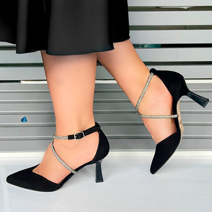 Szpilki z błyszczącymi paseczkami - KOTYL 3713 CZARNE