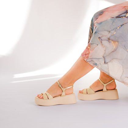 Hiszpańkie sandały na platformie - WONDERS A-3710 ZŁOTE