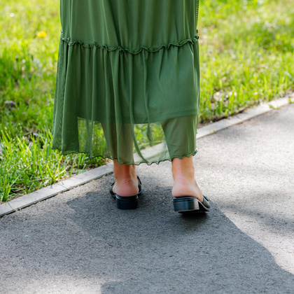 Skórzane klapki z ozdobą - OH! MY SANDALS 5605 CZARNE