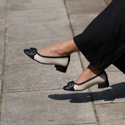 Hiszpańskie czółenka z klamrą - HISPANITAS CHI254349 BEŻOWO CZARNE