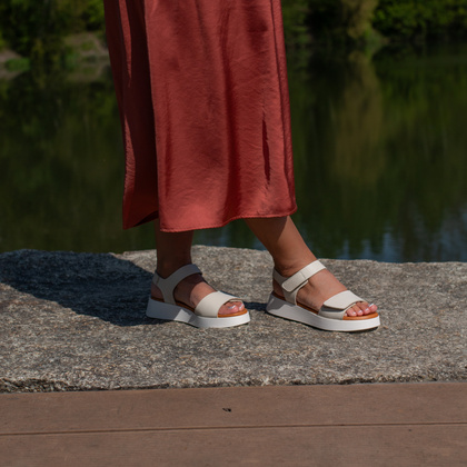 Skórzane sandały zapinane na rzep - OH! MY SANDALS 5650 KREMOWE